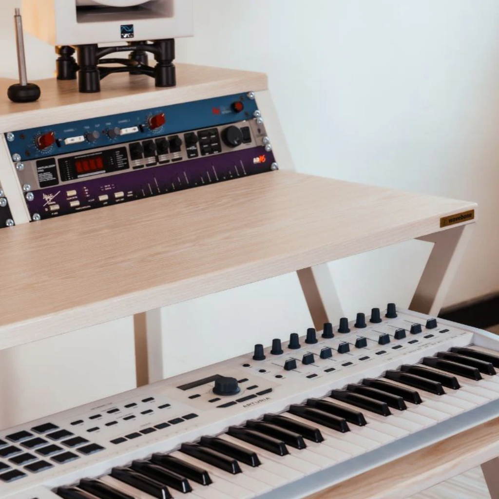 Wavebone Headquarter Workstation